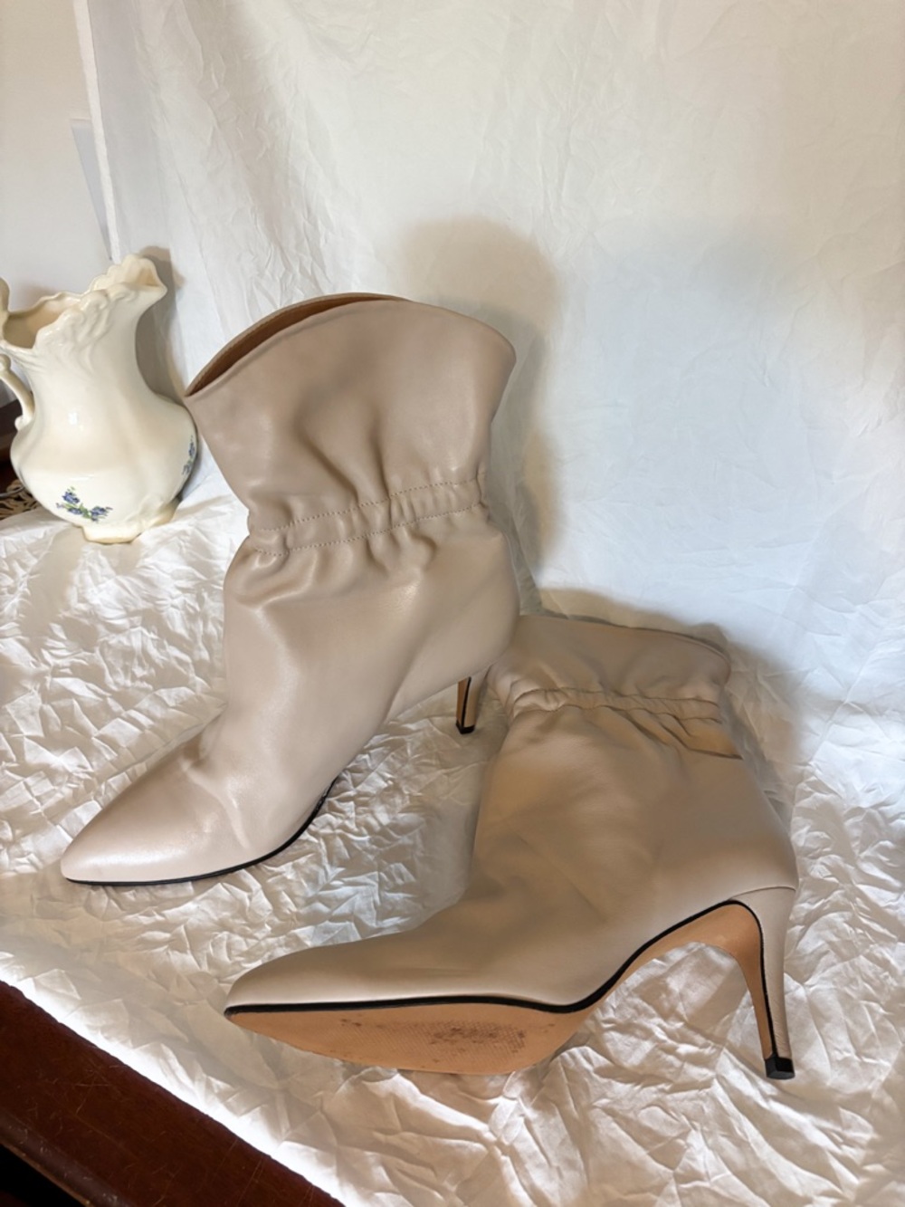 Toral Cream/beige Colored Pointed-Toe Leather Scrunched Ankle Boots Size 10 41